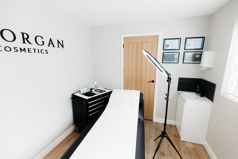 The treatment couch and ring light